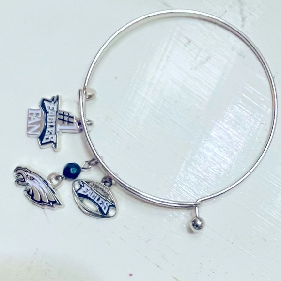 Eagles Charm Bracelet - Picture 1 of 6